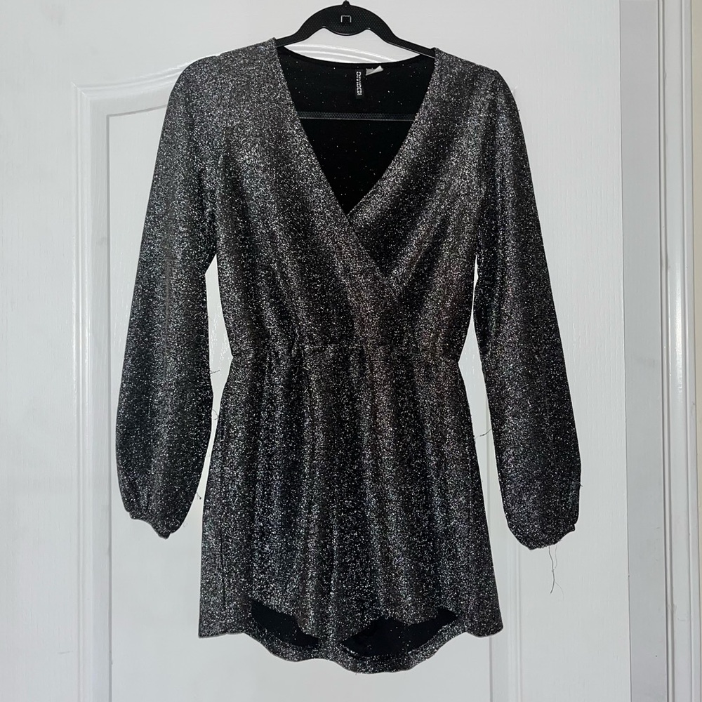H&M Silver Sparkle Long Sleeve Romper - Size XS (stretchy) - Worn Once